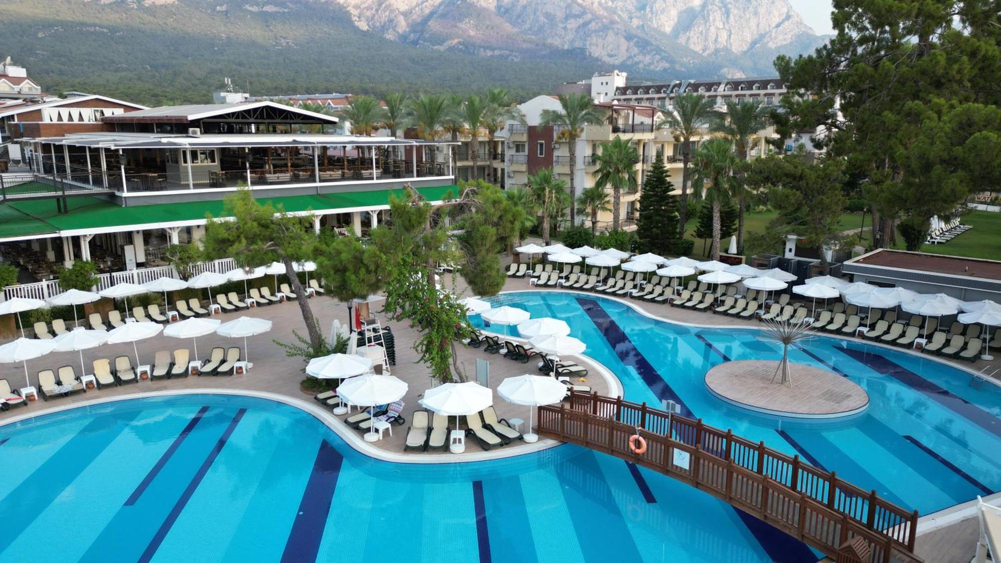 Crystal Aura Beach Resort y Spa Kemer Exterior foto