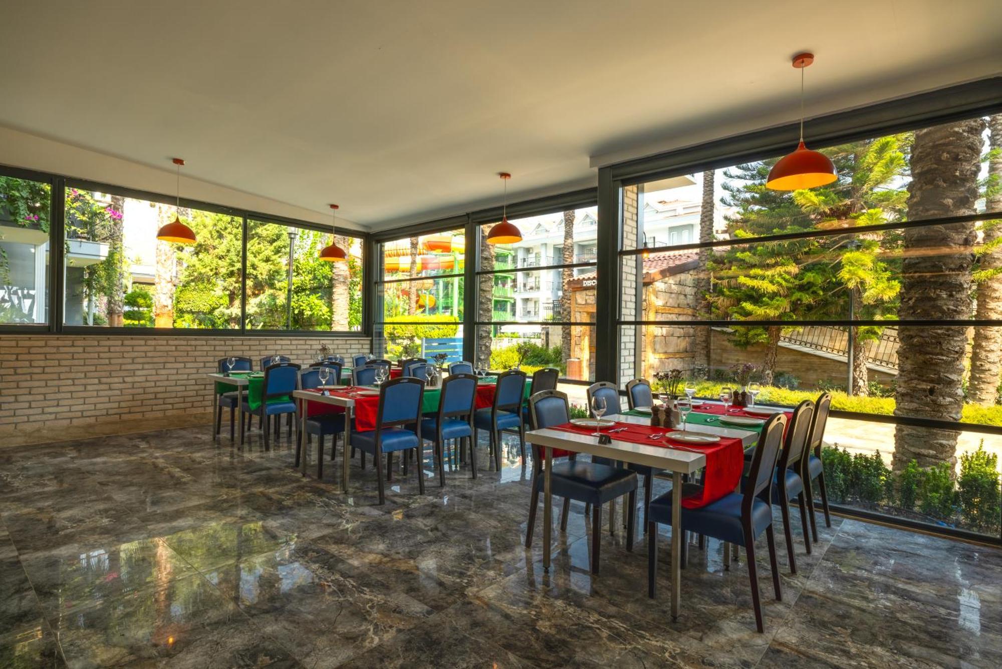 Crystal Aura Beach Resort y Spa Kemer Exterior foto